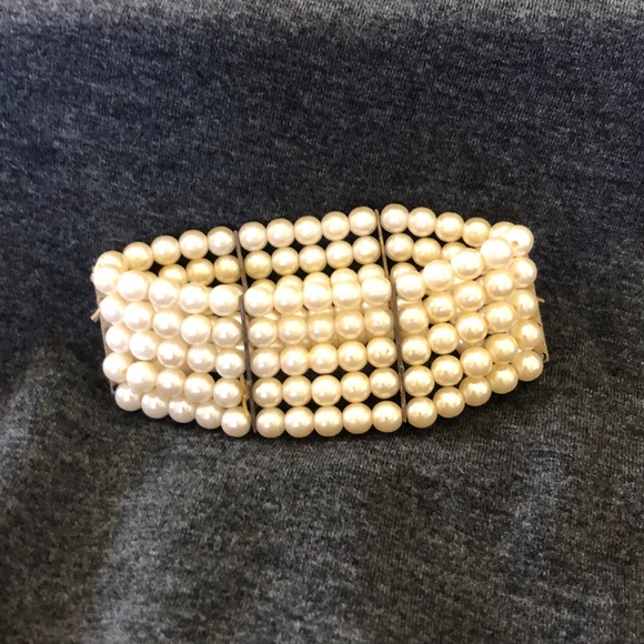 Jewelry - Vintage faux pearl cuff bracelet